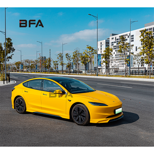 Para el último modelo Tesla 3 de 2023, actualice el kit de cuerpo de la falda lateral del labio delantero y trasero en estilo de flecha oscura - Product Image 4