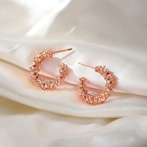 Boucles d'oreilles géométriques irrégulières brillantes pour femmes, design original, bijoux de mode pour robe de soirée - Product Image 1