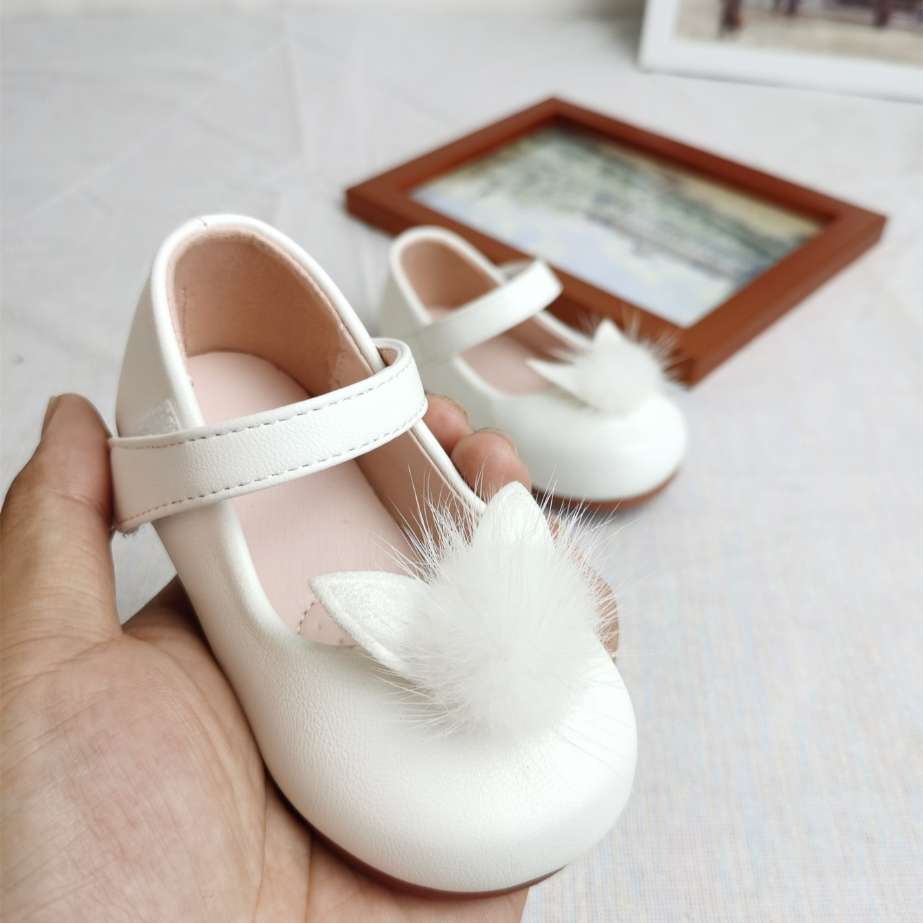 Новинка 2020, великолепные Украшенные лисьим мехом цветы для маленьких девочек, прекрасные простые детские туфли на плоской подошве