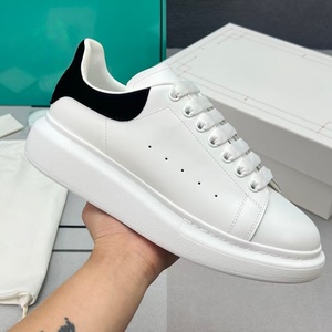 Sneakers de luxe pour hommes en cuir véritable, chaussures de créateur rayées, chaussures de sport de haute qualité, chaussures de marche à semelle épaisse pour femmes - Product Image 4