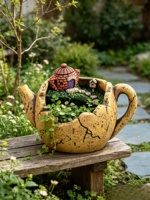 Jardinière en résine en forme de théière de jardin féerique, pot à fleurs miniature en forme de théière cassée, conteneur décoratif pour plantes de micro-paysage extérieur