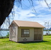 Grande tente de glamping gonflable en tissu Oxford imperméable avec une chambre et un salon pour le camping en plein air