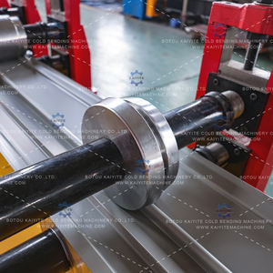 Ligne <span class=keywords><strong>de</strong></span> production continue : Machine <span class=keywords><strong>de</strong></span> formage à rouleaux <span class=keywords><strong>de</strong></span> panneaux sandwich en mousse <span class=keywords><strong>de</strong></span> polyuréthane pour portes <span class=keywords><strong>de</strong></span> <span class=keywords><strong>garage</strong></span> isolées, volets roulants, portes métalliques - Product Image 4