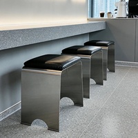 Tabouret moderne en acier inoxydable : élégant pour les cafés, robuste, nécessitant peu d'entretien, parfait pour les zones de restauration à fort trafic