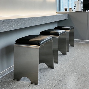 <span class=keywords><strong>Sgabello</strong></span> Moderno in Acciaio Inossidabile: Elegante per Caffetterie, Robusto, a Bassa Manutenzione, Perfetto per Zone di Seduta ad Alto Traffico nel Settore Alberghiero - Product Image 4