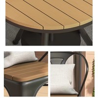 Ensemble de table à manger d'extérieur moderne et durable avec structure en fer et matériau en bois pour hôtel et jardin/terrasse/cour