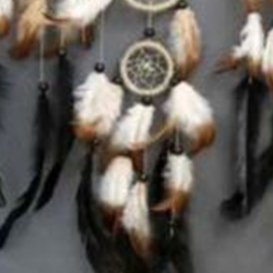 Atrapasueños artesanal de 20x80cm con plumas y cuentas para decoración de pared - Product Image 4