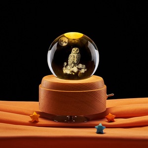 Veilleuse colorée ronde boule de cristal hibou colombe Base en bois Oiseau Lumière de table - Product Image 2