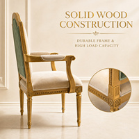 Fauteuil classique français en velours doré avec structure en bois sculpté à la main pour salle à manger et salon de villa
