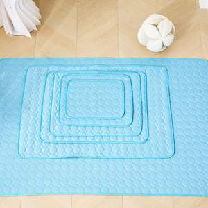 Moderne Sommer kühlung Haustier Matte einfarbig Eis Seide Katzen Hunde kalt erkennendes Kühl kissen Atmungsaktives Eis <span class=keywords><strong>Pad</strong></span> grenz überschreiten der Versand - Product Image 4