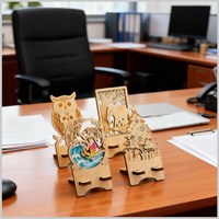 Support de téléphone intelligent 3D en bois personnalisé en gros, découpé au laser, support de bureau creux, artisanat en bois imprimé UV pour promotion d'entreprise