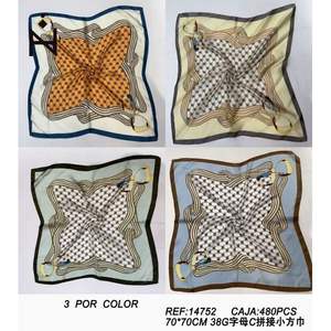 Pañuelo Cuadrado Pequeño con Parches de Letra C, 70x70cm, 38g, Accesorio de Moda para Mujer - Product Image 1