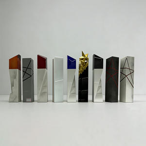 Trophées sportifs en résine transparente personnalisés Clubs Souvenirs Sports Football Soccer Trophée de récompense en résine transparente - Product Image 5