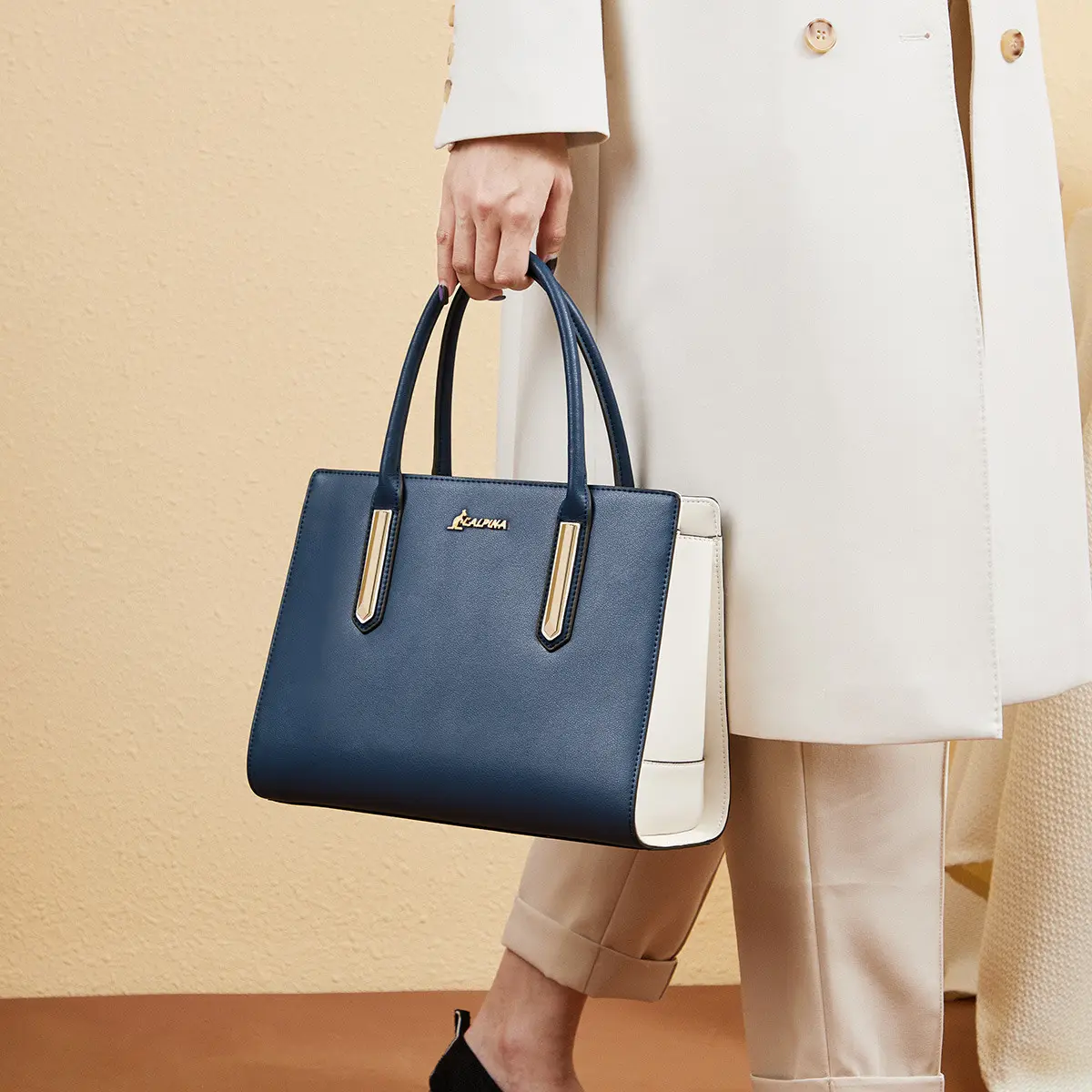 Guangzhou factory luxury real leather women's tote shoulder bags blue OEM custom logo ladies hand bag 2022