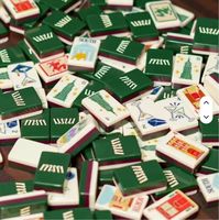 Tuiles de Mahjong Américaines de Luxe Thème Urbain New York Paris Design Vert Jaune Acrylique Rayures Bleues Ensemble Familial
