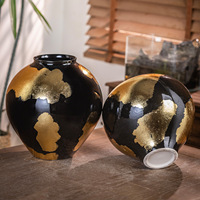 Vase en céramique noir à feuilles d'or, vase rond pour fleurs, décoration moderne pour la maison, ornement pour le salon