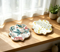 Sous-plat en céramique à motif floral personnalisé, forme irrégulière en trèfle à quatre feuilles, résistant à la chaleur, protection de table à imprimé botanique vintage