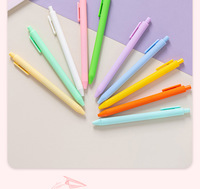 Eenvoudige effenkleurige studentenlijmstift met klikmechanisme, plastic pen, creatief bedrukt logo, frisse vrolijke macaronkleurige pen