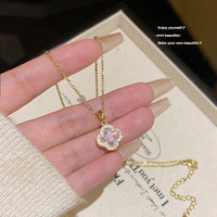 Nouveau Collier Élégant en Zircon à Quatre Feuilles, Pendentif Délicat Polyvalent de Luxe Léger, Accessoire Coréen Haut de Gamme Sportif en Bambou