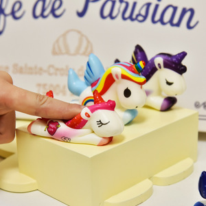 Juguete antiestrés de unicornio, suave y esponjoso, decoración de escritorio, regalo para niños y adultos - Product Image 1