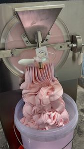 Máquina de Helados y Gelato Comercial Automática Mvckyi de 160L/H con Opción de Frutas, Gran Capacidad, Congelador Horizontal por Lotes - Product Image 6