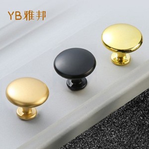 Pomo Redondo de Aleación de Aluminio Yb Ya Bang, Dorado y Negro, Minimalista, para Muebles, con un Solo Orificio, para Cajones y Puertas - Product Image 1
