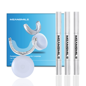 Tiras de blanqueamiento de dientes para el hogar de lujo con kit LED para ayudar al cuidado bucal para uso doméstico, muestra una sonrisa brillante - Product Image 1