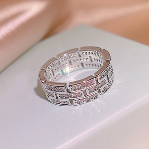 Anello con Design a Motivi Geometrici, Stile Minimalista per Donne - Product Image 4