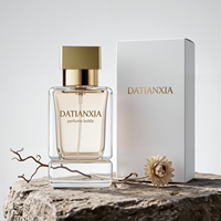 Flacon de parfum en verre vide de luxe 30ml 50ml 100ml, vaporisateur à fine brume carré, bouchon doré, couleur personnalisée, logo avec boîte cadeau