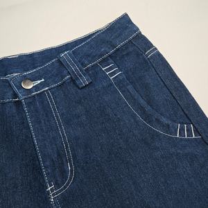 กางเกงยีนส์ขาสั้นผู้ชายทรงแบ็กกี้ สไตล์ Y2K พร้อมโลโก้ปัก - Product Image 3