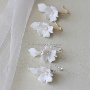 RE4745手工女性耳环淡水珍珠结婚耳环白色陶瓷花卉新娘配饰 - Product Image 2