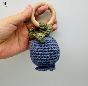 Vente chaude 2025, hochet sensoriel pour bébé en bois de hêtre, 100% coton doux, crochet tricoté, fruits, jouets de <span class=keywords><strong>dentition</strong></span> pour bébés - Product Image 2