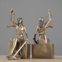 2025 victoire déesse livre support Style <span class=keywords><strong>nordique</strong></span> ornement résine coulée à froid cuivre équilibre déesse résine déesse de la Justice Statue - Product Image 2