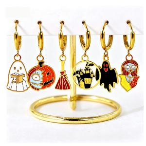 Boucles d'oreilles tendance en acier inoxydable haut de gamme, or 750, boucles d'oreilles effrayantes pour Halloween pour hommes, femmes et filles - Product Image 3