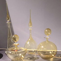 Vase décoratif moderne de luxe en verre borosilicate ambré, soufflé à la main, en forme de cône rond ou de goutte d'eau, pour centre de table de mariage