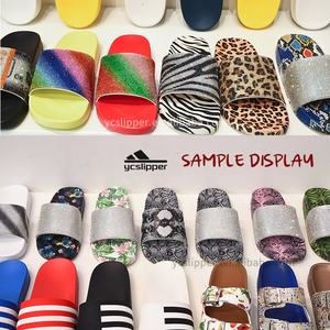 Sandalias de Diseñador Ligeras Antideslizantes Planas con Decoración de Escamas Brillantes Casuales con Logotipo Personalizado de Lujo para Mujer - Product Image 5