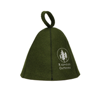 Emportez l'esprit du Redwood dans la vapeur la plus chaude avec ce bonnet de sauna en pure laine d'olivier, conçu pour l'extérieur.