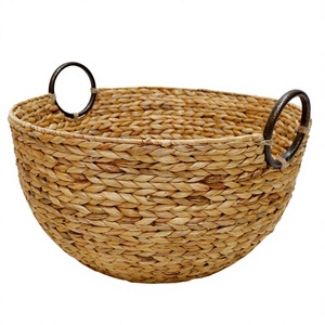 Cesta de Almacenamiento Premium Más Vendida, de Jacinto de Agua con Marco de Hierro y Asa Circular, Organizador Redondo para el Hogar - Product Image 1