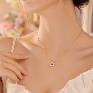 Collana Floreale Mini con 5 Fiori in Zircone, Charm Color <span class=keywords><strong>Rubino</strong></span>, Catena Delicata, Regalo per Signore, Gioielli - Product Image 2