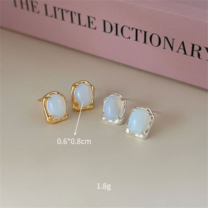 Aretes de Plata 925 con Forma de Flor CANNER, Aretes Pequeños Asimétricos con Baño de Oro y Circonitas, Estilo Coreano para Chicas - Product Image 6