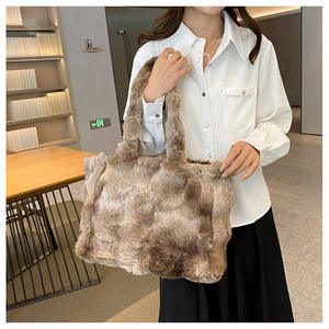 Nouveau sac à bandoulière en peluche pour femme, style hiver, grande capacité, sac fourre-tout tridimensionnel tendance - Product Image 5