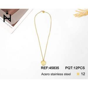 Collier avec pendentif lettre W en acier inoxydable, 1.9 cm, simple face, couleur or, bijoux tendance pour femmes - Product Image 3