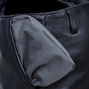 Pantalones con aspecto de cuero negro para mujer, ajustados de Vaqueros cintura alta, con realce de glúteos - Product Image 4