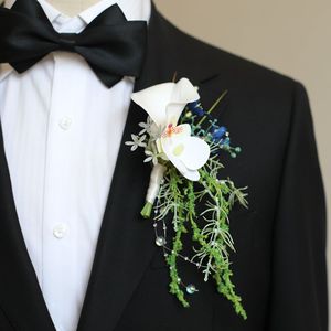 Corsages <span class=keywords><strong>de</strong></span> lys artificiels <span class=keywords><strong>de</strong></span> style européen pour mariages, fleurs <span class=keywords><strong>de</strong></span> poignet pour mariées et mères, célébrations du Nouvel An, Chine Hubei - Product Image 6