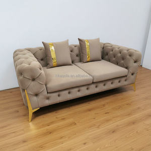 Sofá Chesterfield de Dos Plazas con Patas de Metal Dorado, Tapizado en Terciopelo, con Relleno de Esponja, <span class=keywords><strong>para</strong></span> Hotel, Villa o Hogar - Product Image 2