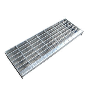 Marches en acier perforé galvanisé à chaud antidérapantes pour applications industrielles et extérieures - Product Image 2