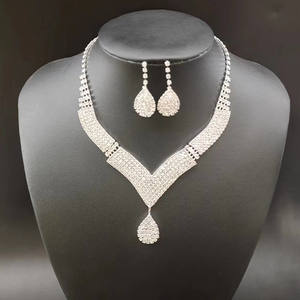 Conjunto de Collar de Novia Cristiano con Cristales, Aretes y Collar de Latón Plateado con Pedrería, Joyería al por Mayor por Menos de $1.5 - Product Image 1