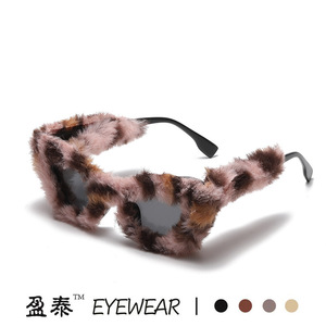 แว่นกันแดดทรงแคทอาย ยี่ห้อ Yingtai รุ่น Plush สีแดง สำหรับผู้หญิง ป้องกันรังสียูวี 400 กรอบพลาสติก - Product Image 3