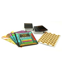 Cartes à jouer en papier de style poker personnalisées avec un design unique présentées dans une boîte en papier attrayante Jeu de cartes