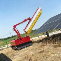 Robot de nettoyage photovoltaïque tout-terrain sur chenilles Tuoshi TS-CR-65 avec système de brosse rotative